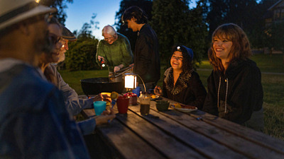 Kriskalendern maj: Grannsamverkan
